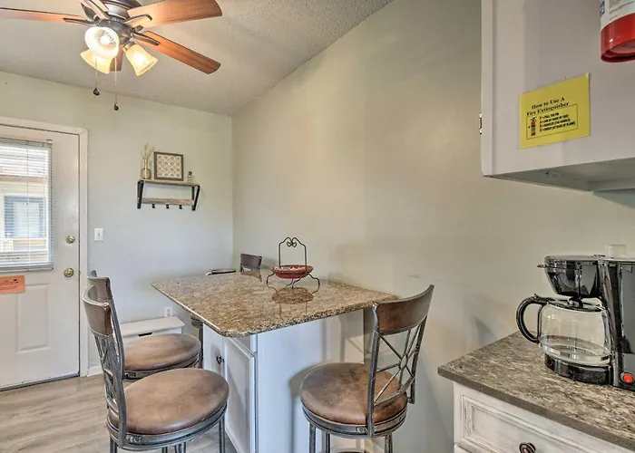 W/ Pool & Grill: Walk To Beach! Holiday home Gulf Shores