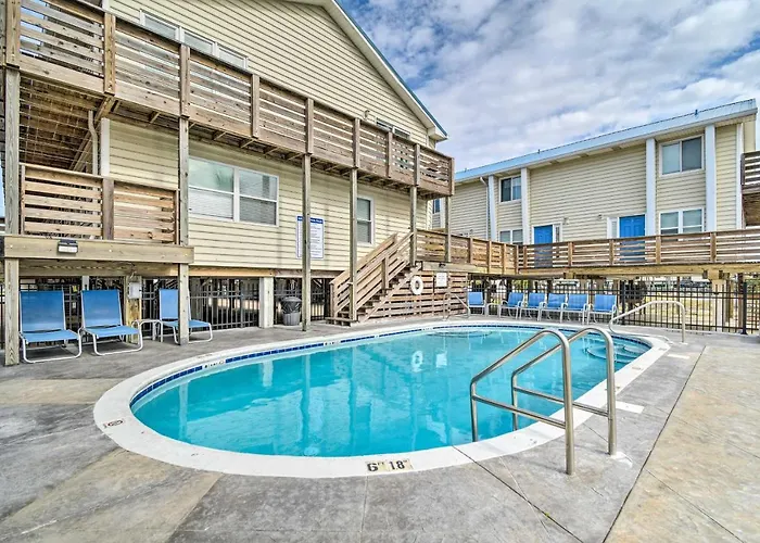 W/ Pool & Grill: Walk To Beach! Holiday home Gulf Shores