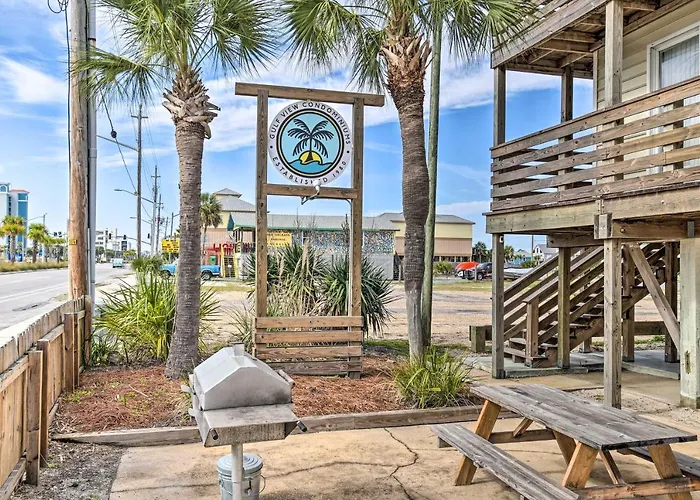 Holiday home W/ Pool & Grill: Walk To Beach! Gulf Shores