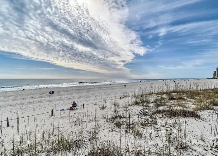 W/ Pool & Grill: Walk To Beach! Gulf Shores